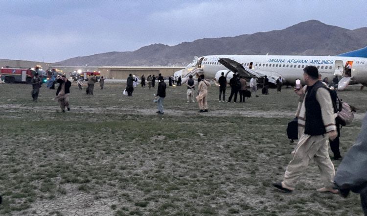 Ariana Afghan Havayolları’na ait Boeing 737-400 tipi yolcu uçağı, Kabil’de iniş sırasında pistten çıktı. Yolcular acil tahliye edilirken olayda yaralanan olmadı.
