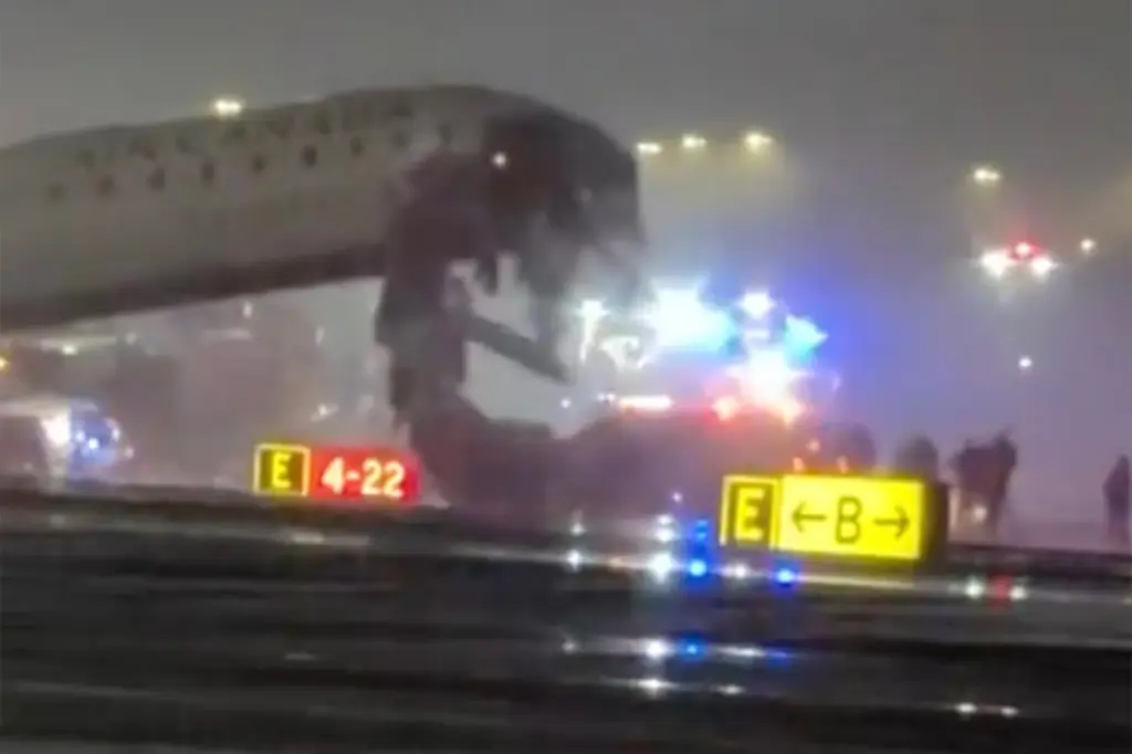 LaGuardia Havalimanı’nda Uçak Kazası: Air Canada Uçağı İniş Sırasında Kurtarma Aracına Çarptı