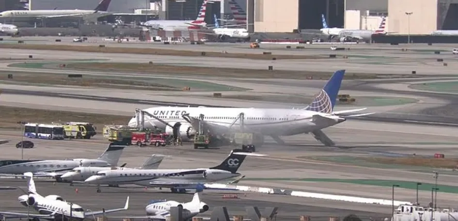 United Airlines 787-9 Uçağı LAX’e Acil İniş Yaptı