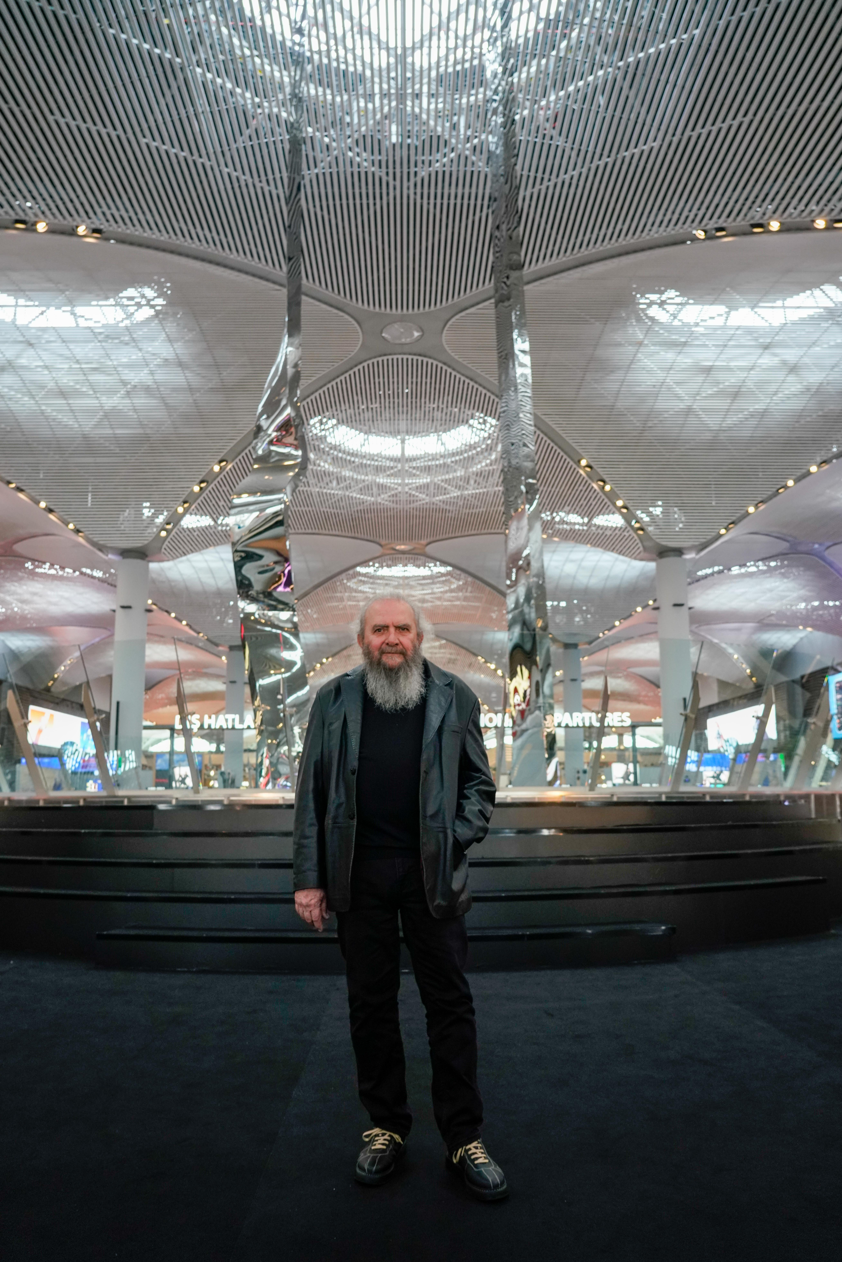 İGA İstanbul Havalimanı’nda Dev Sanat Eseri Açıldı: 37,7 Metrelik Heykel Yolcularla Buluştu