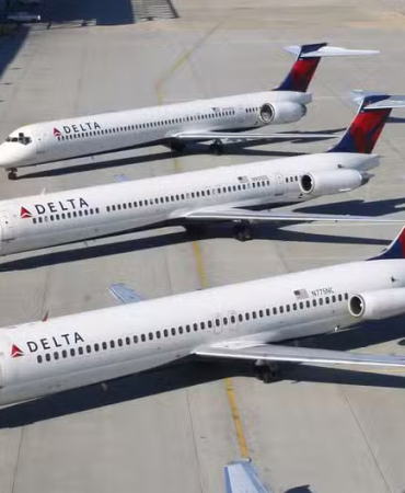 Delta Uçağı Kalkışta Motor Sanıldı, Lastik Patladı