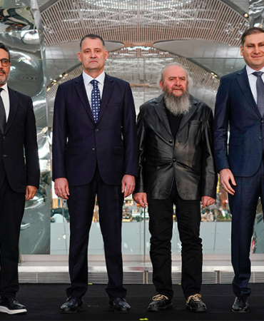 İGA İstanbul Havalimanı’nda Dev Sanat Eseri Açıldı: 37,7 Metrelik Heykel Yolcularla Buluştu