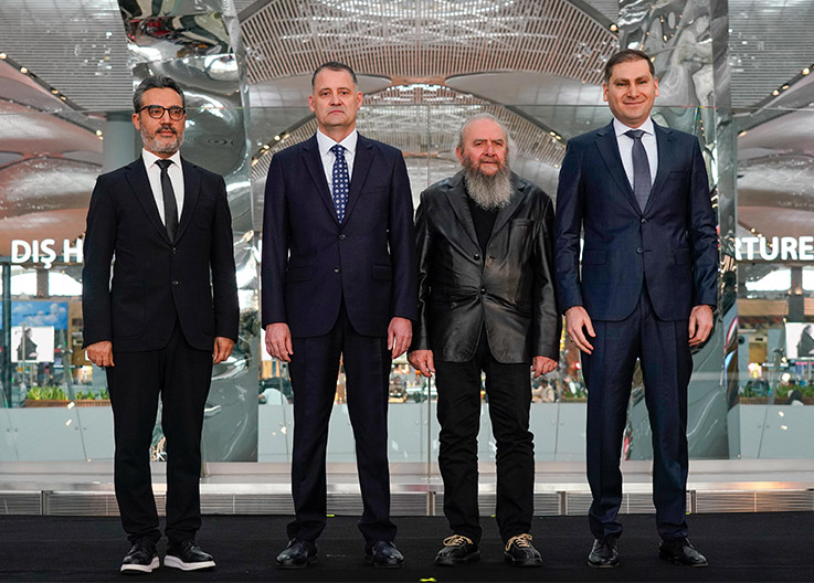 İGA İstanbul Havalimanı’nda Dev Sanat Eseri Açıldı: 37,7 Metrelik Heykel Yolcularla Buluştu
