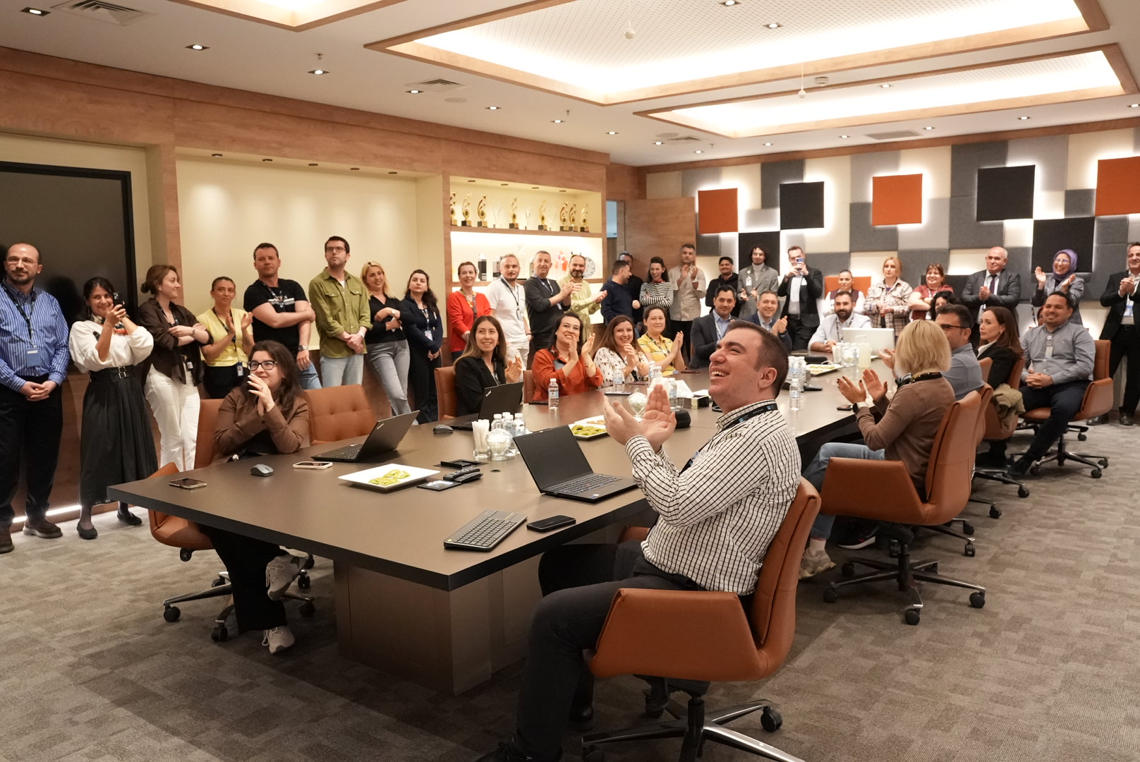 Sabiha Gökçen’de İnsanlık Dersi: Demans Hastası Yolcuya 24 Saat Destek