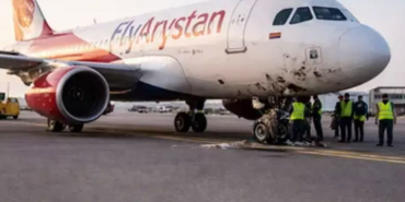 Kazakistan’da FlyArystan uçağı piste giren köpeğe çarptı
