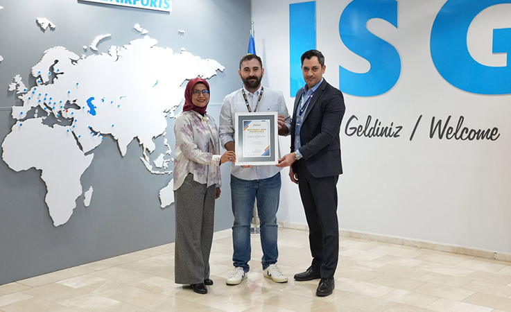 Sabiha Gökçen’de İnsanlık Dersi: Demans Hastası Yolcuya 24 Saat Destek