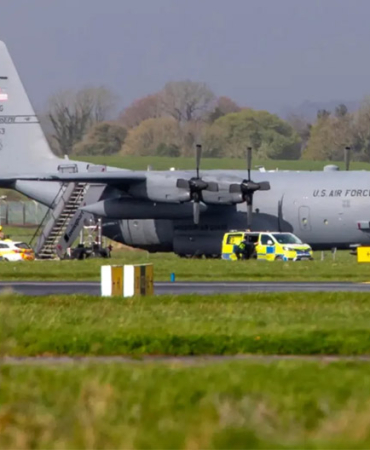 Shannon Havalimanı’nda C-130 Uçağa Baltalı Saldırı