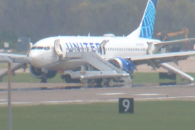 United Airlines Uçağında Korku Dolu Dakikalar! Yolcular Kaydırakla Tahliye Edildi