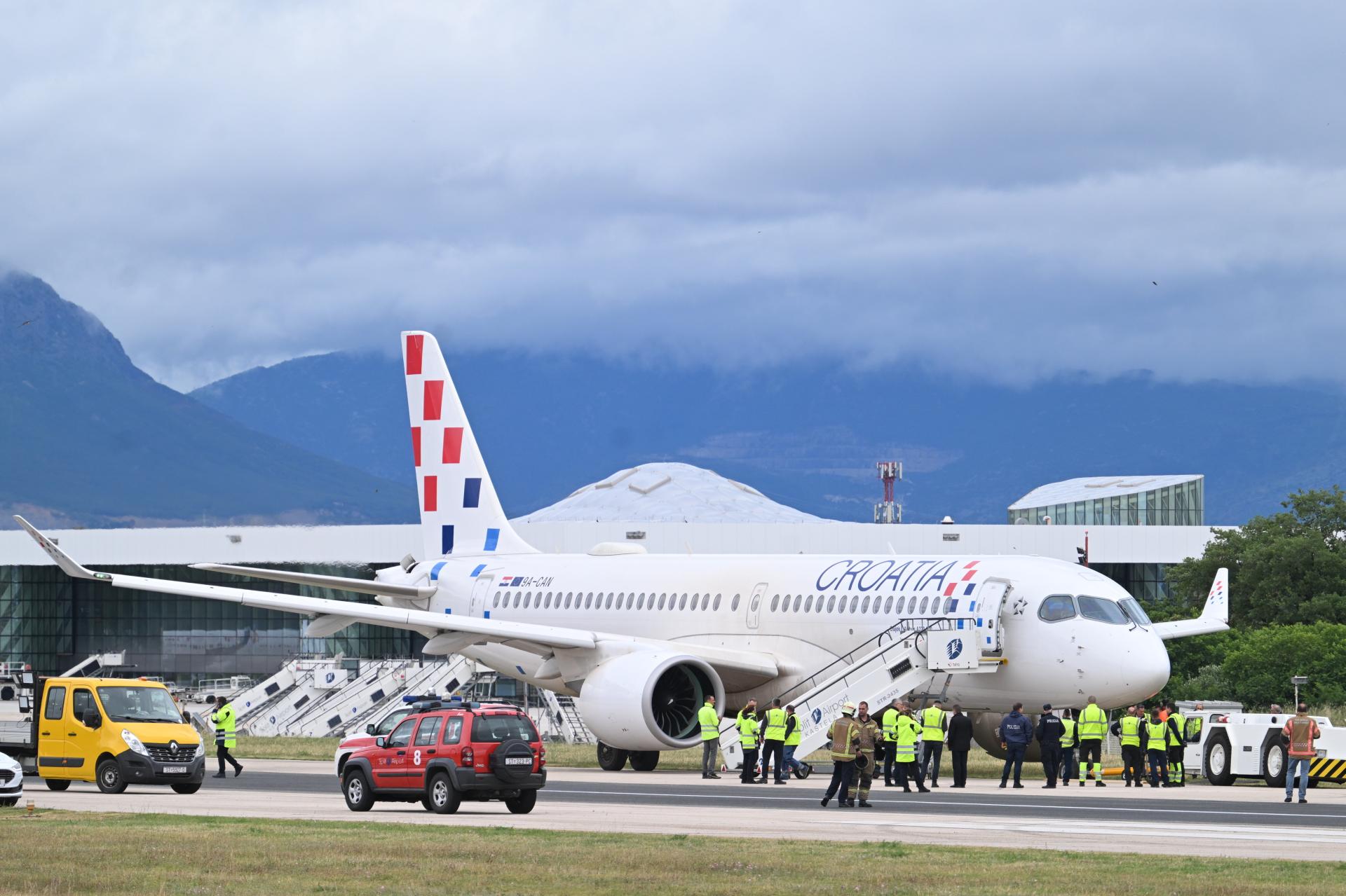Split Havalimanı’nda Korku Dolu Anlar: Croatia Airlines Uçağı Pistten Çıktı