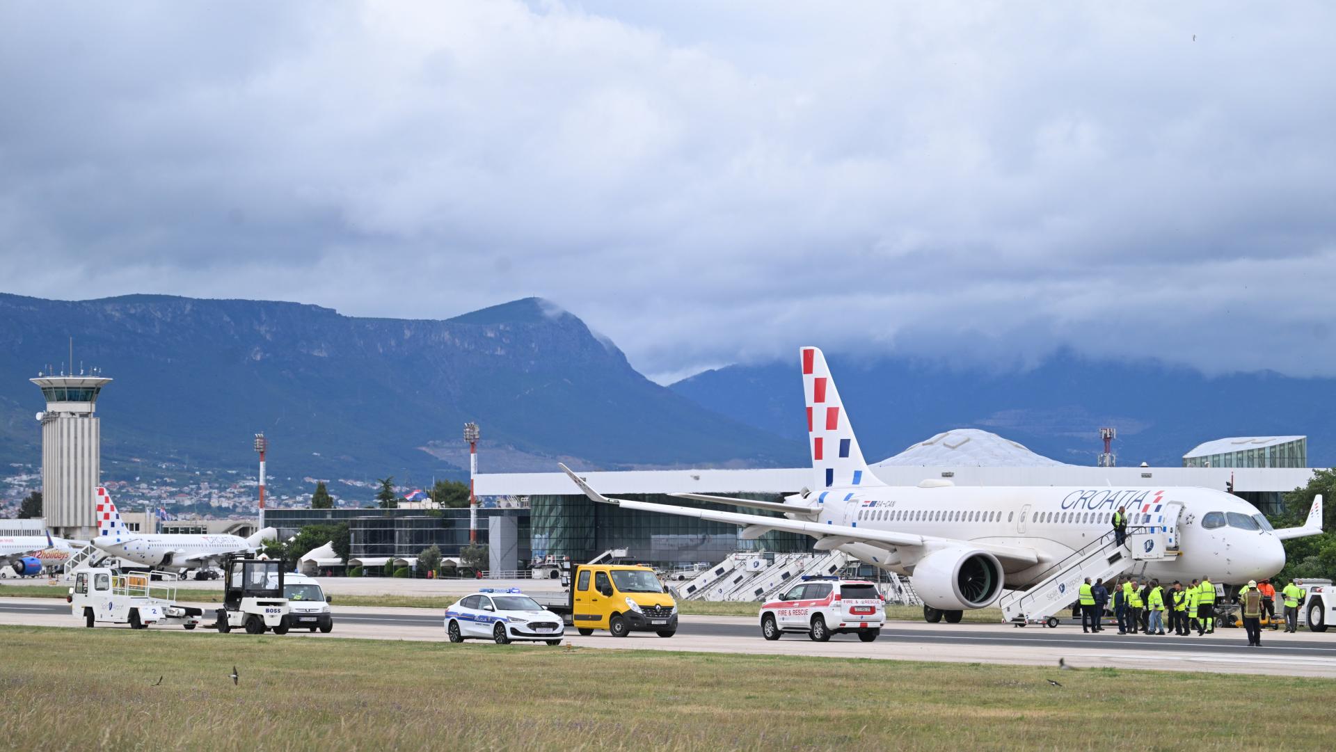 Split Havalimanı’nda Korku Dolu Anlar: Croatia Airlines Uçağı Pistten Çıktı
