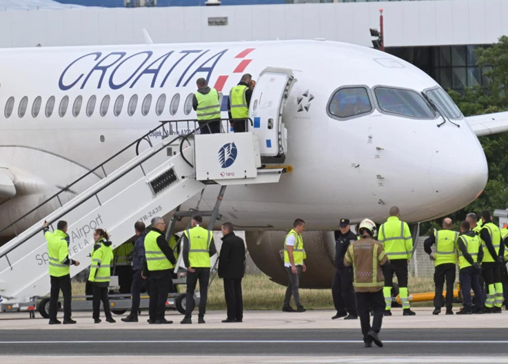 Split Havalimanı’nda Korku Dolu Anlar: Croatia Airlines Uçağı Pistten Çıktı
