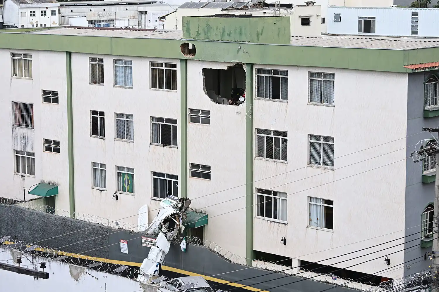 Brezilya’da Küçük Uçak Apartmana Çarptı: 3 Ölü, 2 Yaralı 3 Kaza ve Olaylar Havacılık Haberleri Uçak Brezilya’da Küçük Uçak Apartmana Çarptı: 3 Ölü, 2 Yaralı