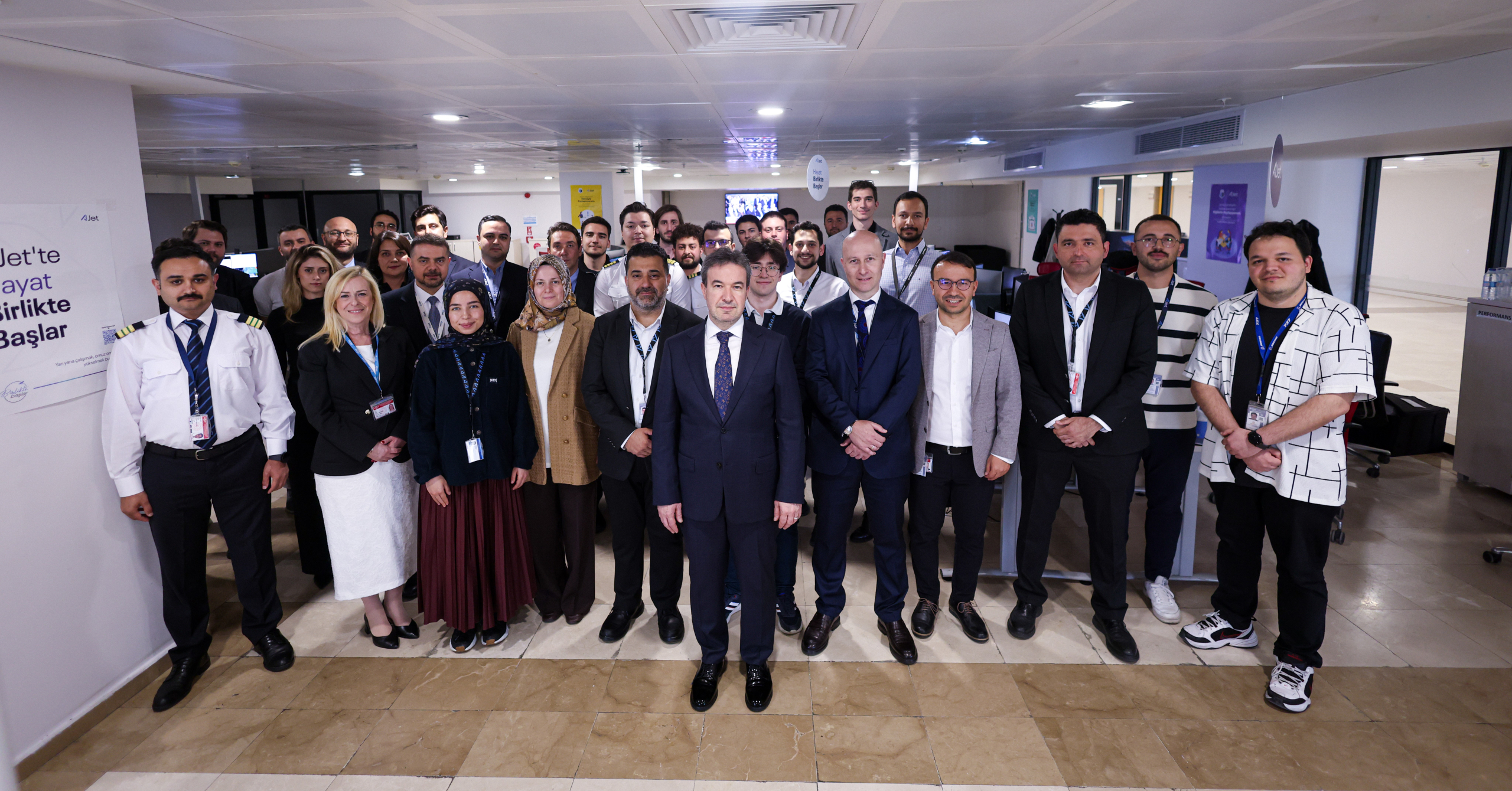 AJet 83,5 Puanla Prestijli Sertifika Aldı 1 Ajet Hava Yolları Haberleri AJet AJet, Happy Place to Work tarafından hazırlanan "2026 Türkiye'nin En Mutlu İş Yerleri" listesine girerek "Olağanüstü Çalışan Deneyimi" ödülünün sahibi oldu.