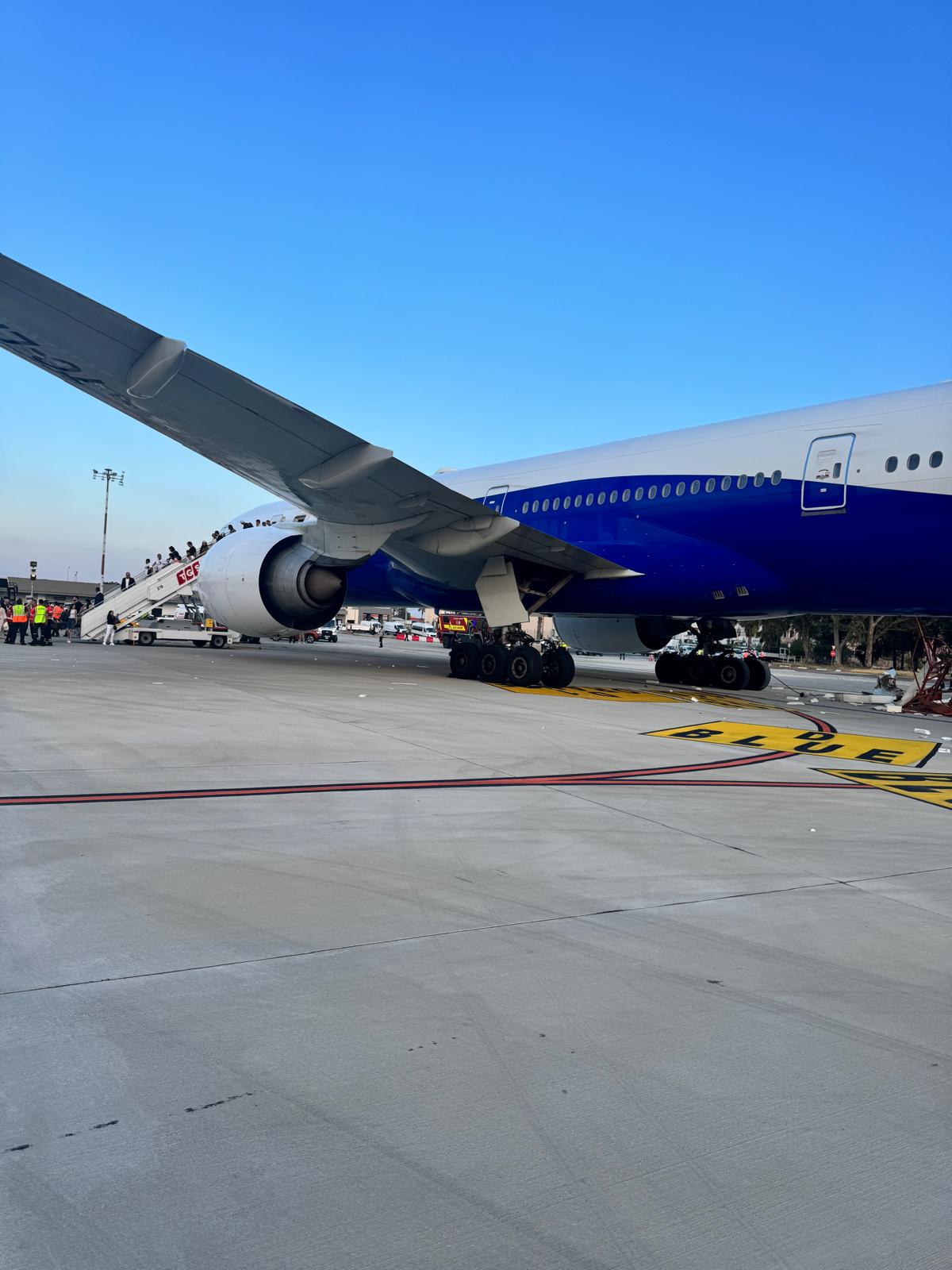 Antalya Havalimanı’nda THY Uçağıyla İlgili Teknik İnceleme Başladı 5 Türk Hava Yolları Haberleri THY Uçağı THY’nin TK2430 İstanbul–Antalya seferini yapan Boeing 777 uçağı, Antalya Havalimanı’nda radar anten direğine temas etti, yolcular güvenli şekilde tahliye edildi.