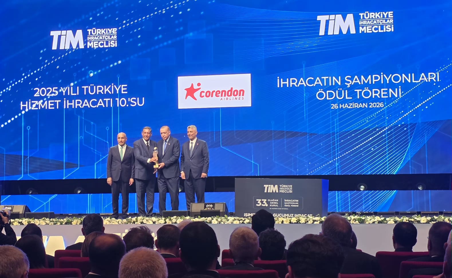Corendon Airlines'a İki Prestijli Ödül 1 Corendon Hava Yolları Haberleri Corendon Airlines Corendon Airlines, TİM'in İhracatın Şampiyonları Ödül Töreni'nde hem Türkiye'nin İlk 1000 İhracatçısı listesine girdi hem de hizmet ihracatında ilk 10 firma arasında yer aldı.
