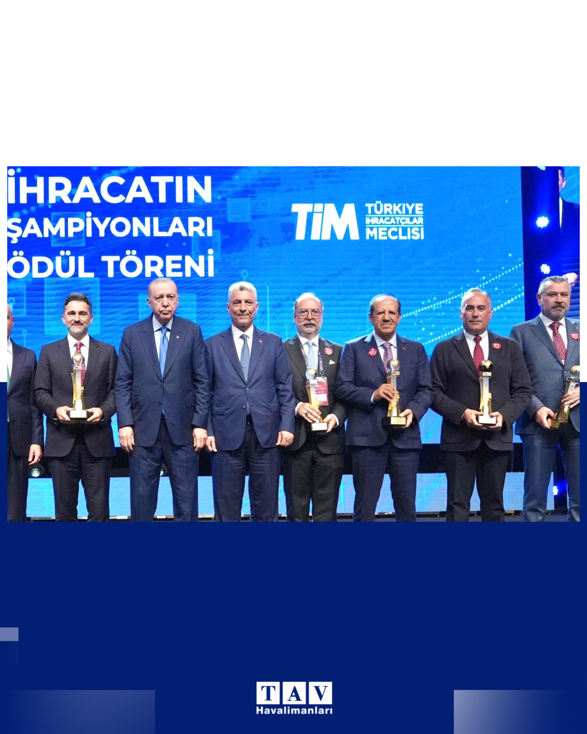 TAV Havalimanları'na TİM'den Prestijli Ödül 2 Havacılık Haberleri TAV TAV Havalimanları, TİM'in 2025 Hizmet İhracatının Şampiyonları listesinde Türkiye'nin en büyük 10 hizmet ihracatçısı arasında yer aldı. Ödülü Serkan Kaptan aldı.