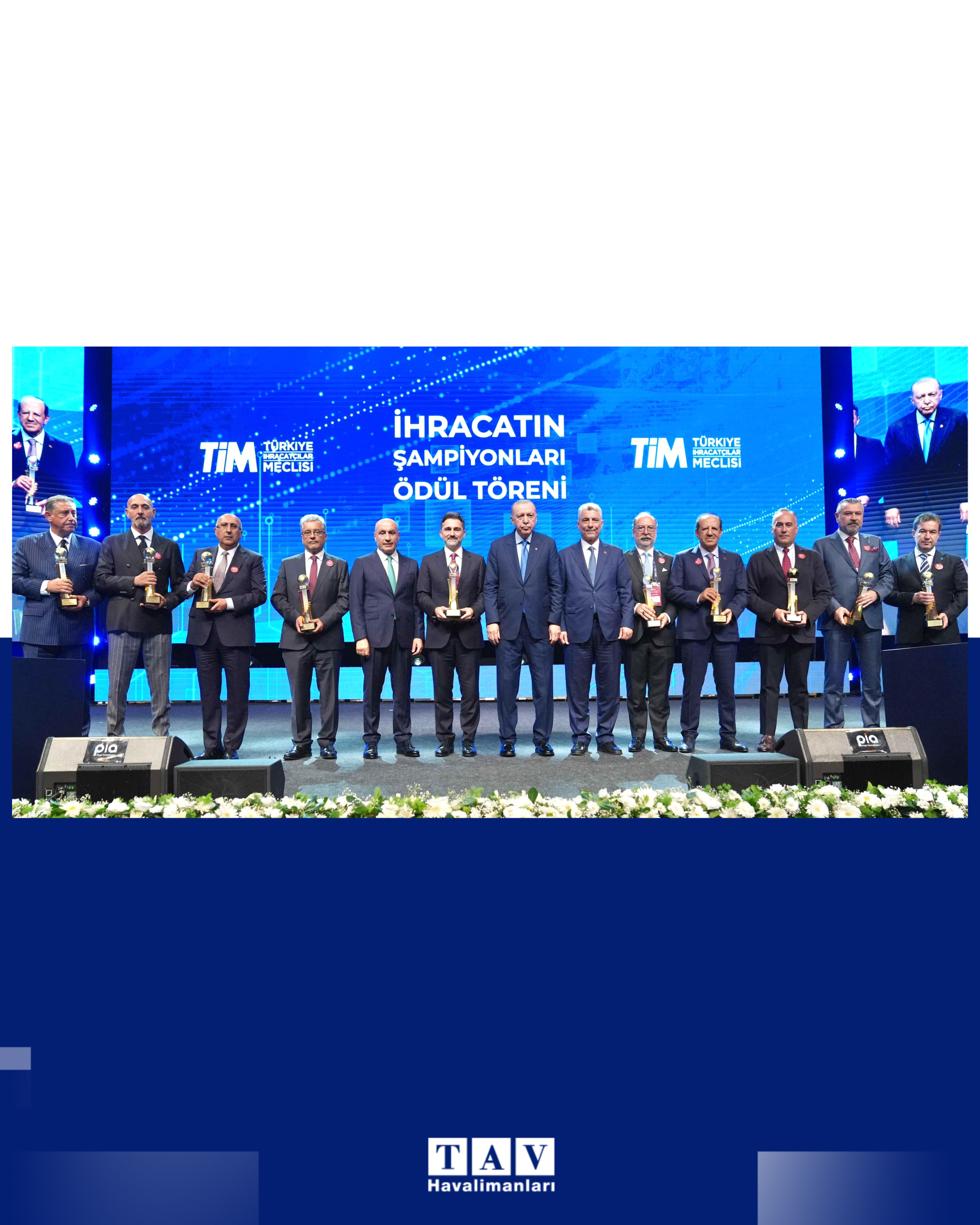 TAV Havalimanları'na TİM'den Prestijli Ödül 1 Havacılık Haberleri TAV TAV Havalimanları, TİM'in 2025 Hizmet İhracatının Şampiyonları listesinde Türkiye'nin en büyük 10 hizmet ihracatçısı arasında yer aldı. Ödülü Serkan Kaptan aldı.