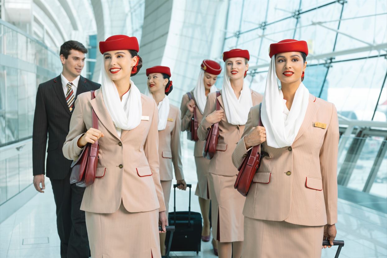 Emirates Türkiye’de Aday Arıyor: Kimler Başvurabilir? 1 Havacılık Haberleri Emirates Emirates kabin ekibi Ankara ve İstanbul işe alım görüşmeleri öncesinde uçak kabininde