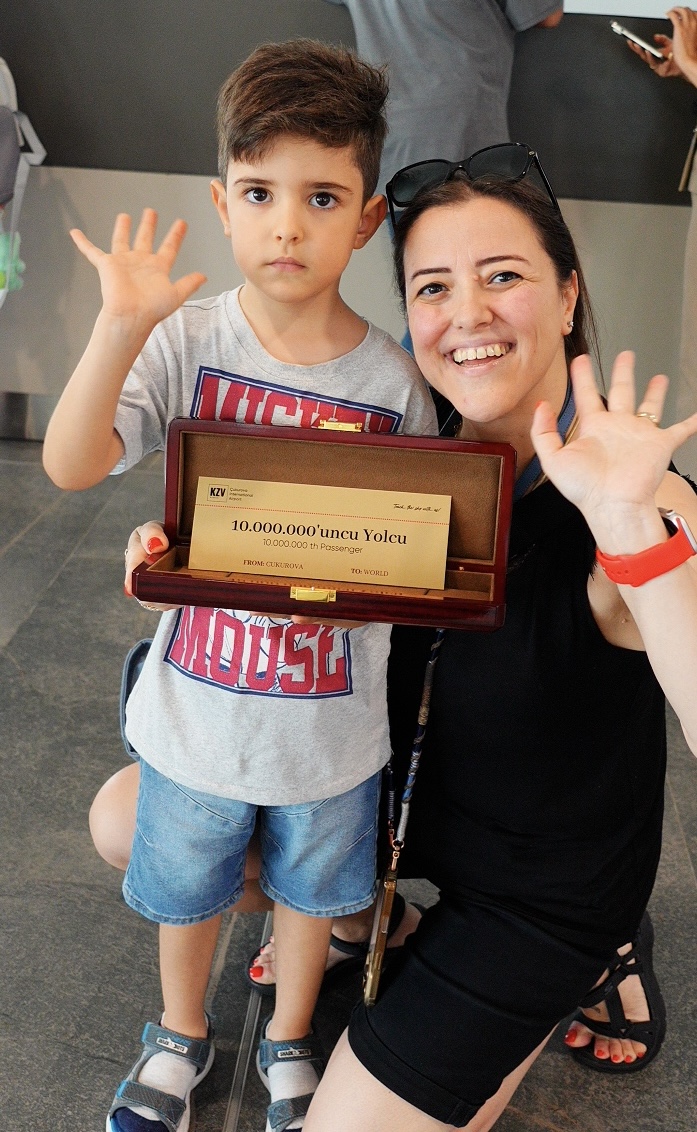 AJet Yolcusu Tarihe Geçti! 10 Milyonuncu Yolcu Kutlaması 2 Havacılık Haberleri AJet AJet Yolcusu Tarihe Geçti! 10 Milyonuncu Yolcu Kutlaması