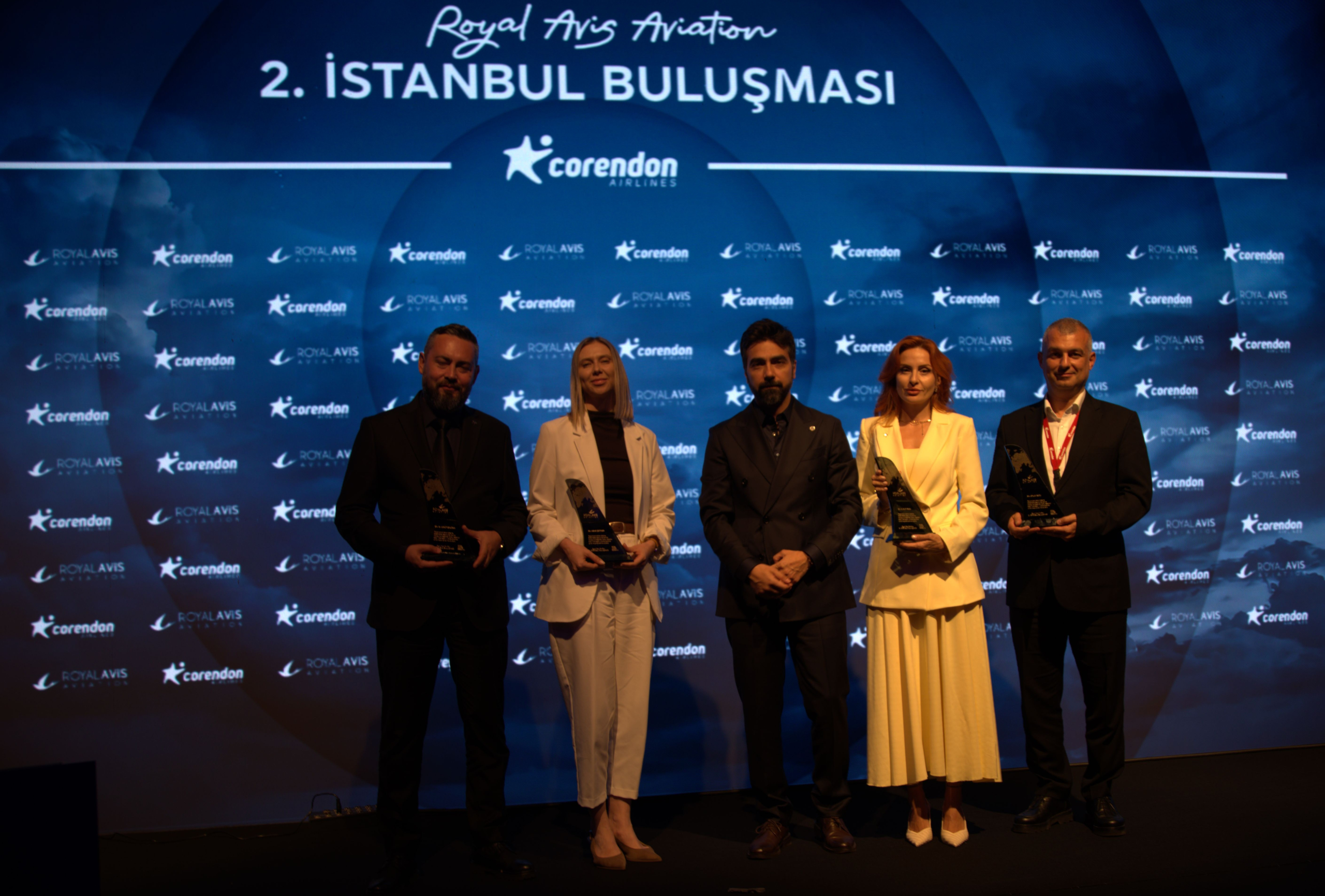 Corendon Airlines 38 Havalimanından 200 Bin Yolcu Taşıyacak 1 Corendon Hava Yolları Haberleri Corendon Airlines Corendon Airlines, 2026-2027 hac ve umre sezonunda 38 havalimanından 200 bin yolcu taşımayı hedeflediğini 2. İstanbul Buluşması'nda açıkladı.