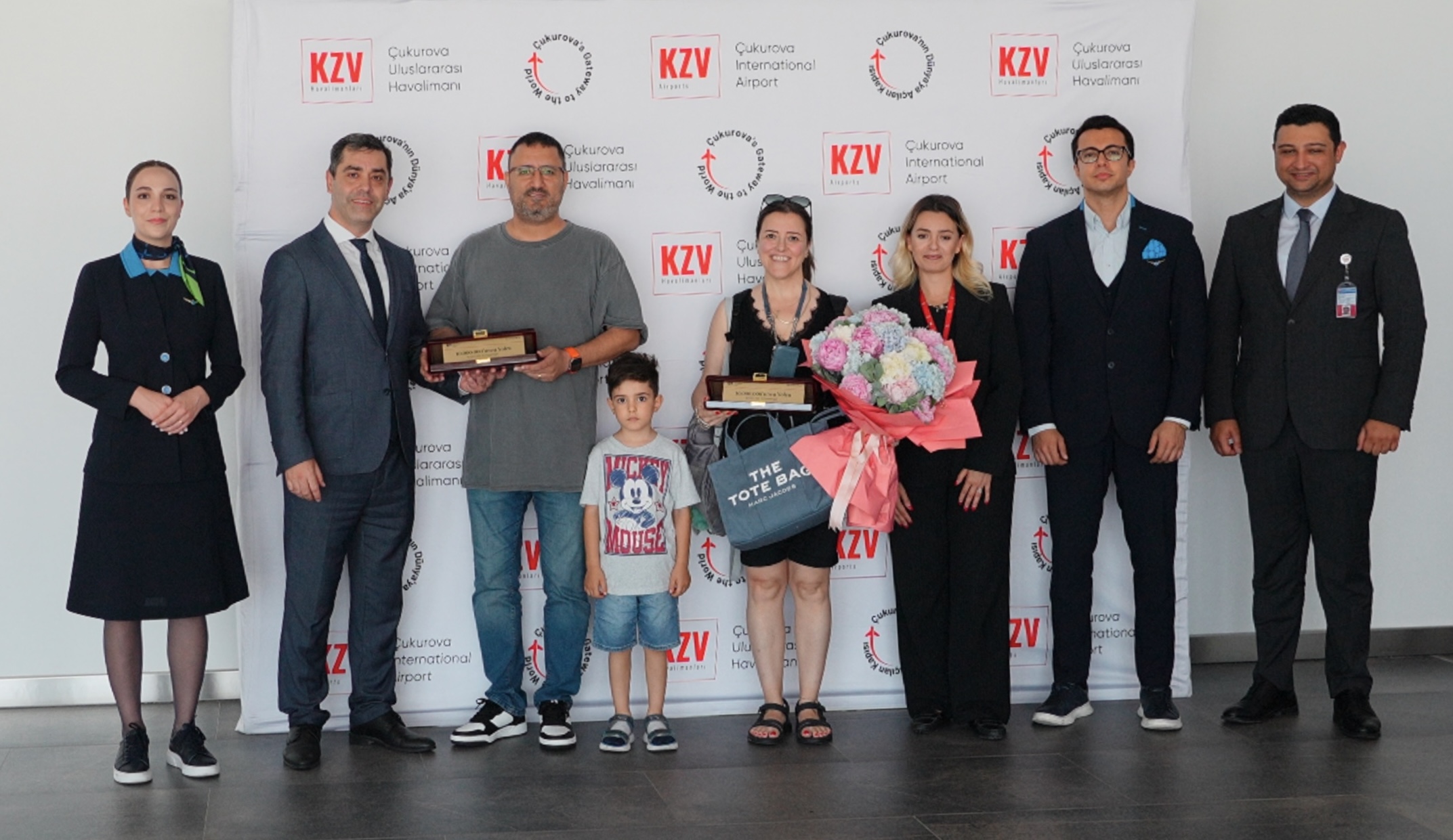 AJet Yolcusu Tarihe Geçti! 10 Milyonuncu Yolcu Kutlaması 1 Havacılık Haberleri AJet AJet Yolcusu Tarihe Geçti! 10 Milyonuncu Yolcu Kutlaması