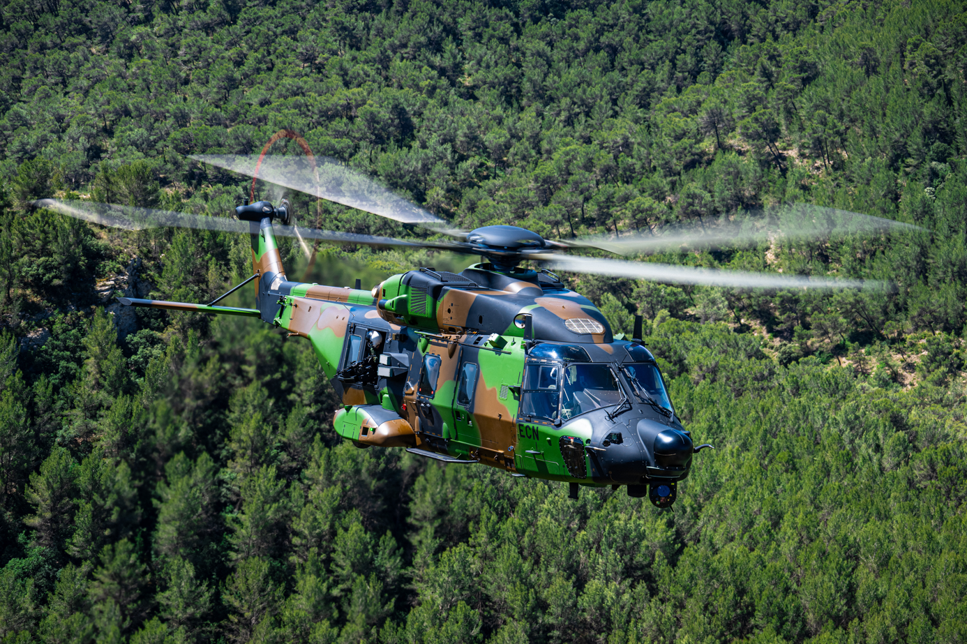 Airbus Helicopters tarafından Fransa’ya teslim edilen özel harekât görevlerine yönelik NH90 Standard 2 helikopteri