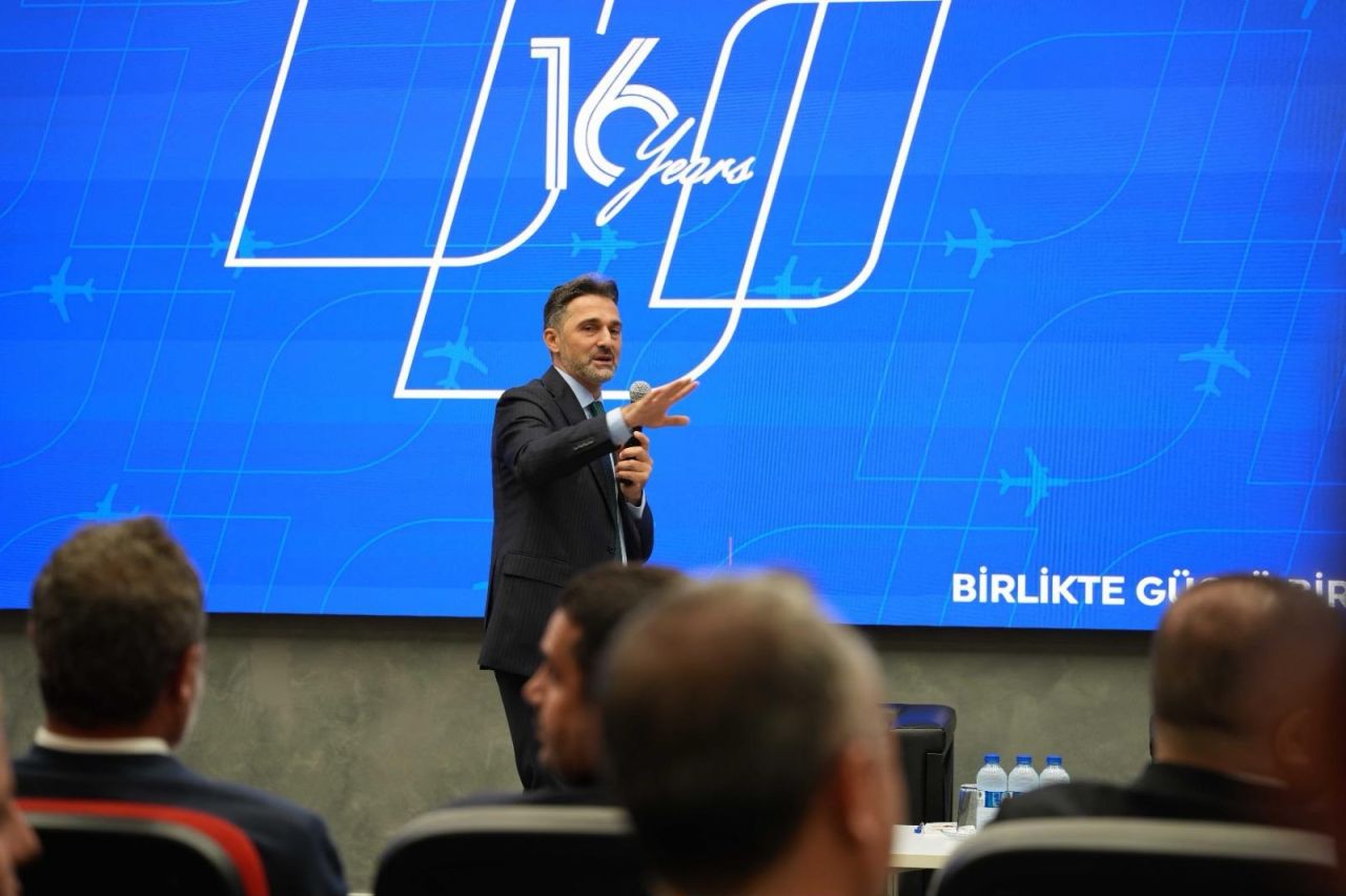 THY Yönetim Kurulu Başkanı Murat Şeker TGS çalışanlarıyla saha ziyaretinde