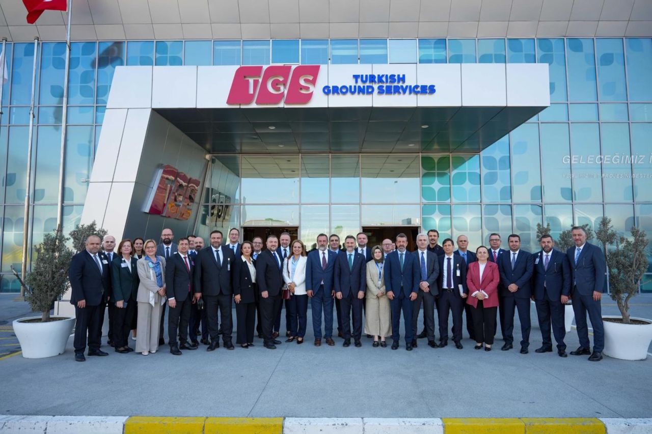 THY Yönetim Kurulu Başkanı Murat Şeker TGS çalışanlarıyla saha ziyaretinde