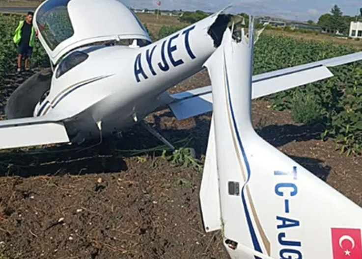 AYJET TC-AJG tescilli Diamond DA20 eğitim uçağı Hezarfen Havaalanı