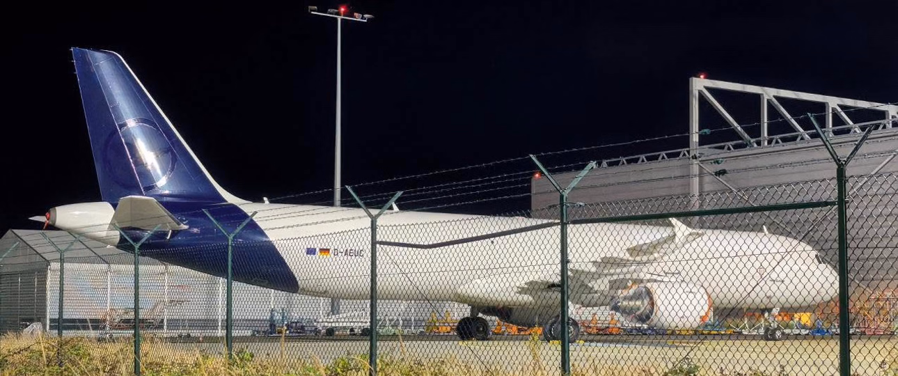 Frankfurt Havalimanı’nda park hâlindeki Lufthansa Cargo Airbus A321 kargo uçakları