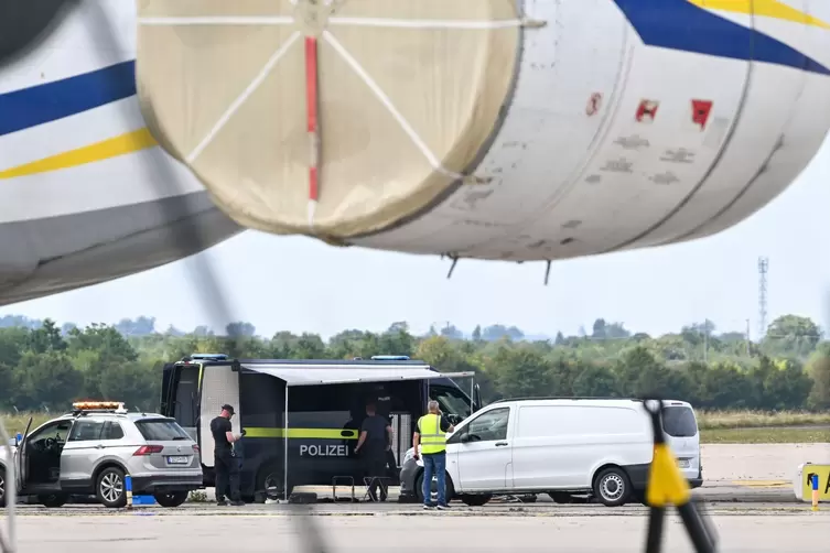 Leipzig/Halle Havalimanı’nda bulunan patlayıcı düzenek taşıyan drone ve güvenlik ekipleri