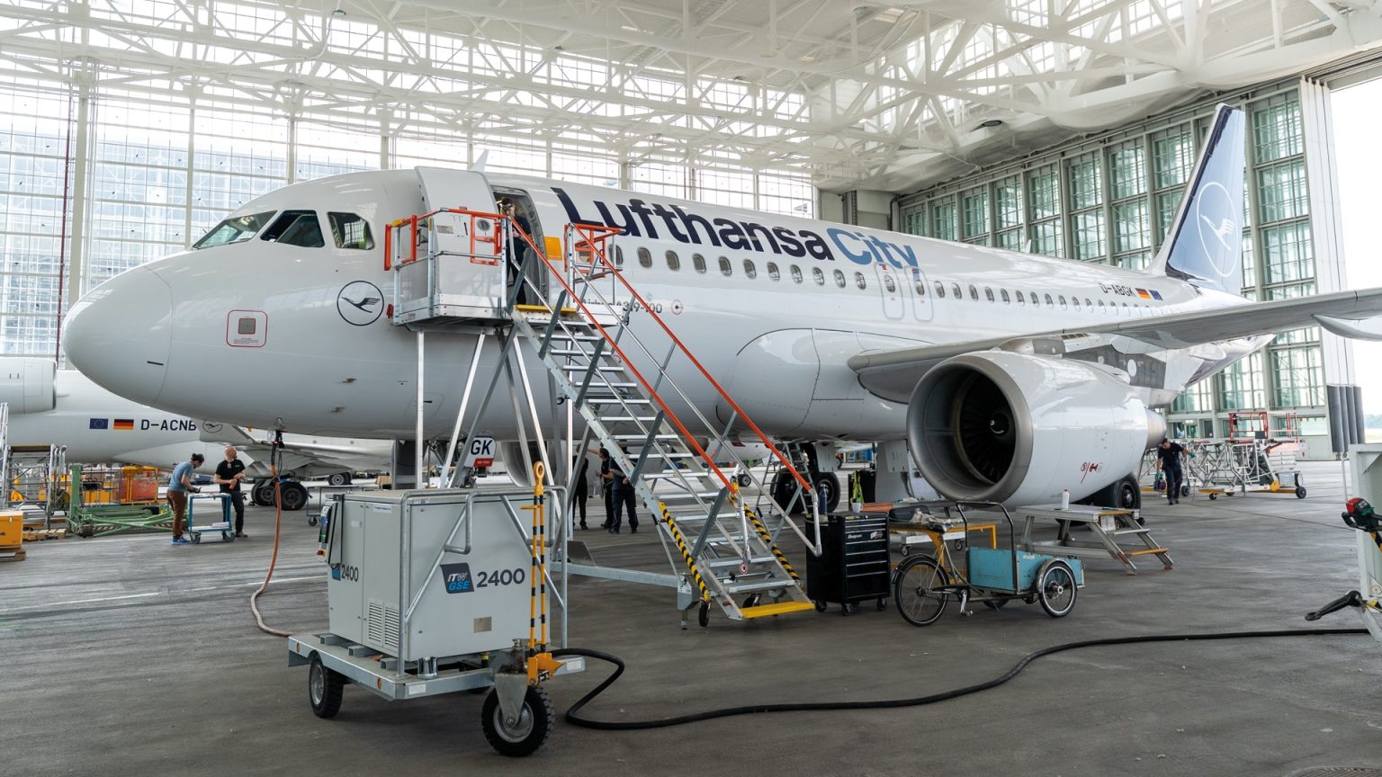 Lufthansa’nın A319 Üzerindeki 70 Yamalı Deneyi Başladı 1 Havacılık Haberleri Lufthansa Lufthansa City Airlines Airbus A319 uçağında test edilen AeroShark yüzey filmi yamaları