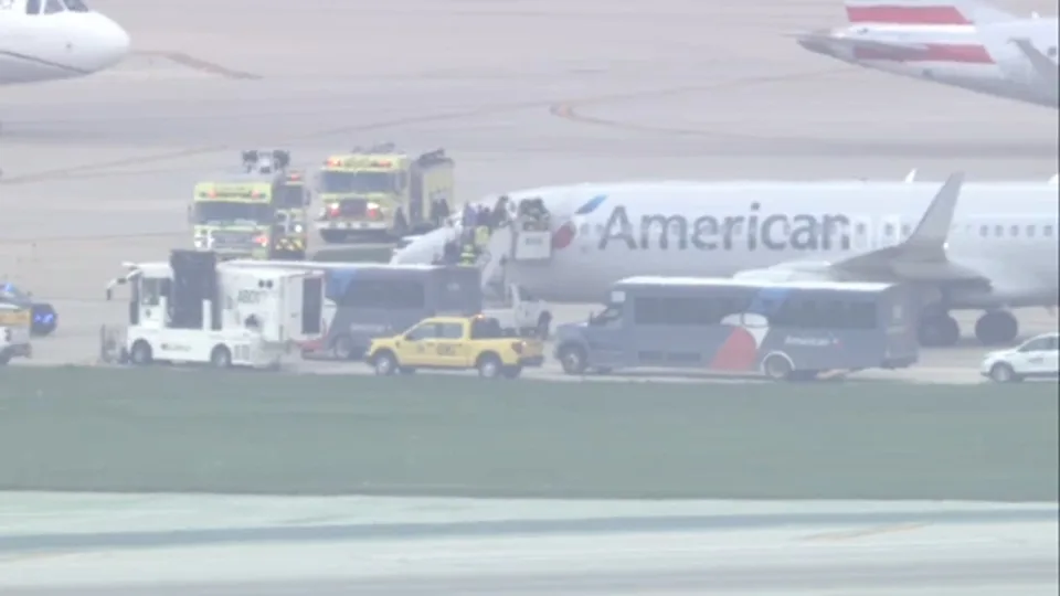 American Airlines Boeing 737-800 uçağı Chicago O’Hare Havalimanı’nda lastik arızası yaşadı