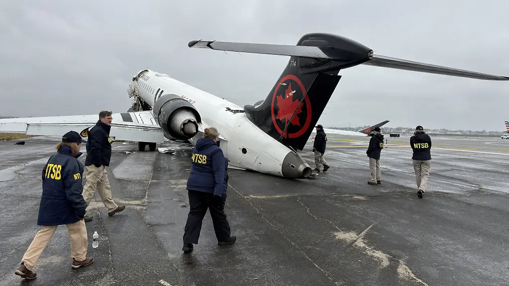 LaGuardia Havalimanı kazası sonrası FAA ve NTSB tarafından incelenen hava trafik kontrol kulesi