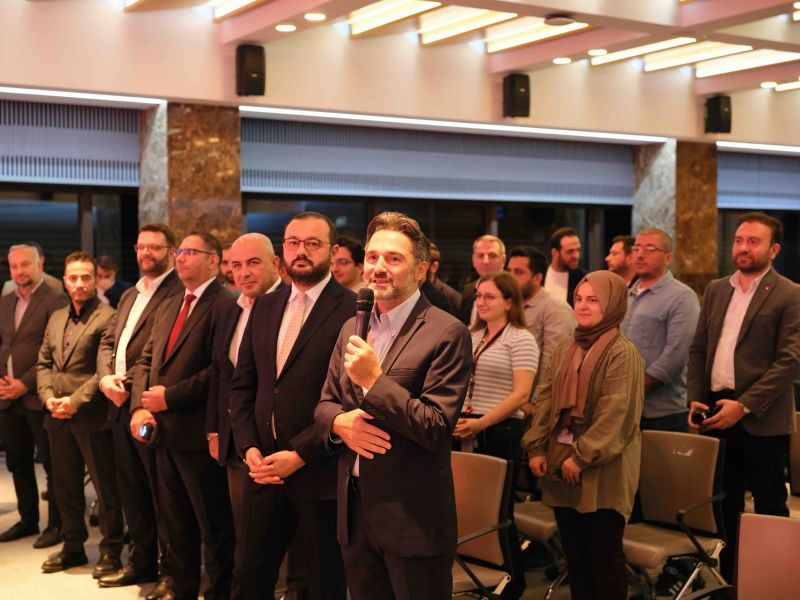 THY Destek Hizmetleri Lise Diploma Telafi Programı mezuniyet töreninde diploma alan çalışanlar