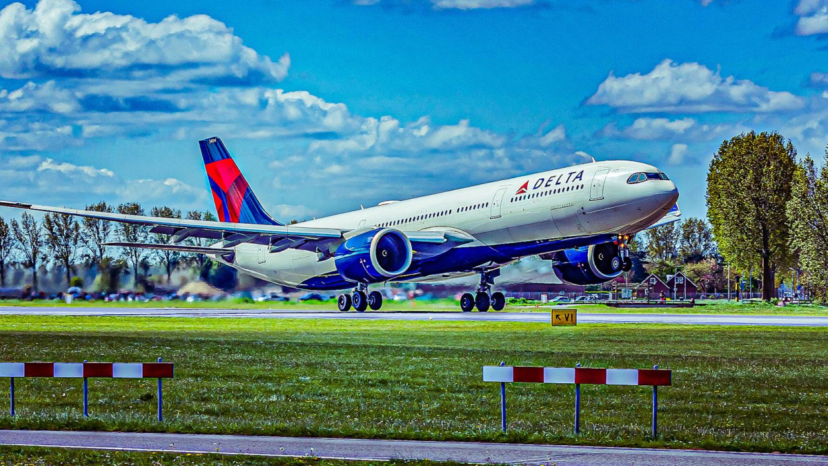 746-delta-air-lines-airbus-a330-900-minh-k-tran-photography-_-shutterstock-1