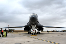 RAF Fairford Yakınında Beş Kişi Gözaltına Alındı 15 Havayolları 250715-F-NA343-1054