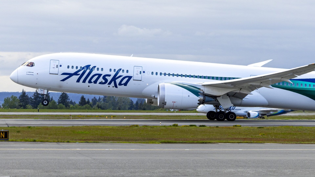 Alaska-Airlines-787-Dreamliner