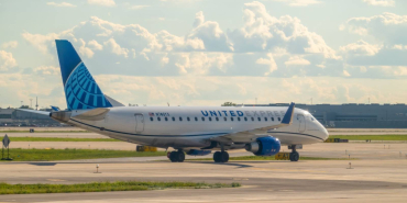 united-express-operated-by-mesa-airlines-embraer-e175-jet-with-n-number-n740yx-taxiing-on-a-taxiway