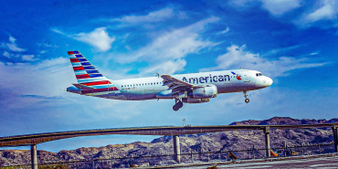 077-american-airlines-airbus-a320-robin-guess-_-shutterstock