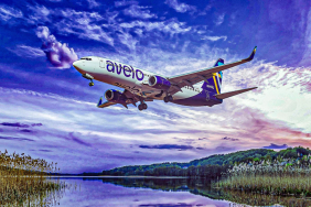 095-avelo-airlines-boeing-737-800-robin-guess-_-shutterstock