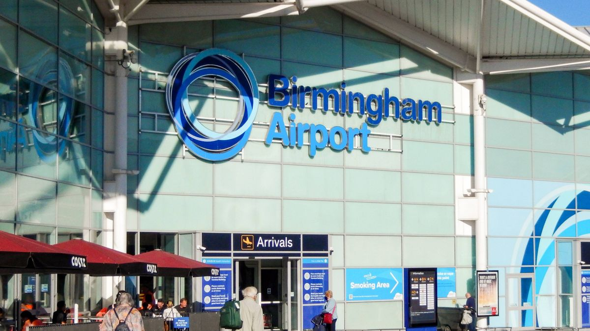 0_Exterior-view-of-the-terminal-building-at-Birmingham-International-Airport