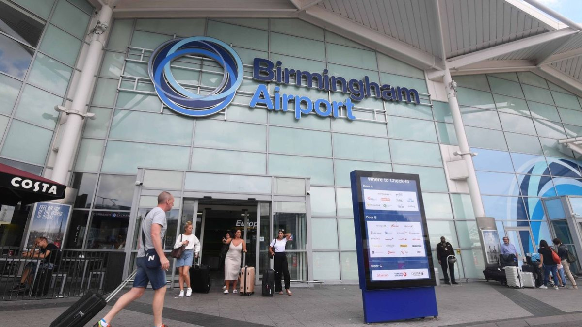 Birmingham Havalimanı’nda Storm Boelo nedeniyle uçuşlar gecikti 4 Havayolları TEKNOFEST 0_JS413239399