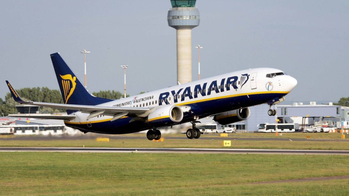 0_Mum-gets-C2A34k-payout-after-cup-of-tea-spills-on-her-lap-during-Ryanair-flight