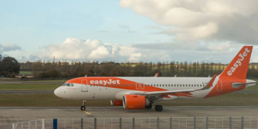 Edinburgh Havalimanı’nda Yolculara Ücretsiz Otopark İmkânı 1 Edinburgh Havalimanı 0_easyjet-plane-is-ready-to-take-off-at-edinburgh-airport-runway-in-scotland-england-UK