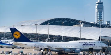 1619px-Lufthansa_Boeing_747-430_D-ABVM_23408539980