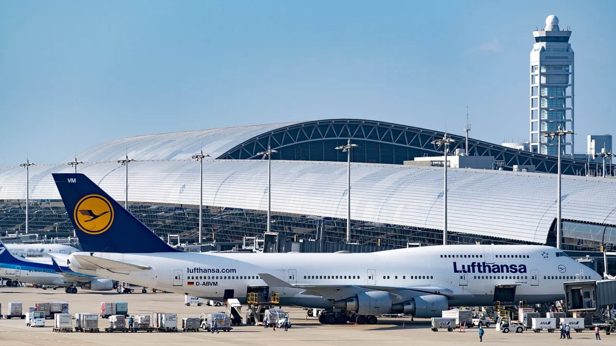 1619px-Lufthansa_Boeing_747-430_D-ABVM_23408539980