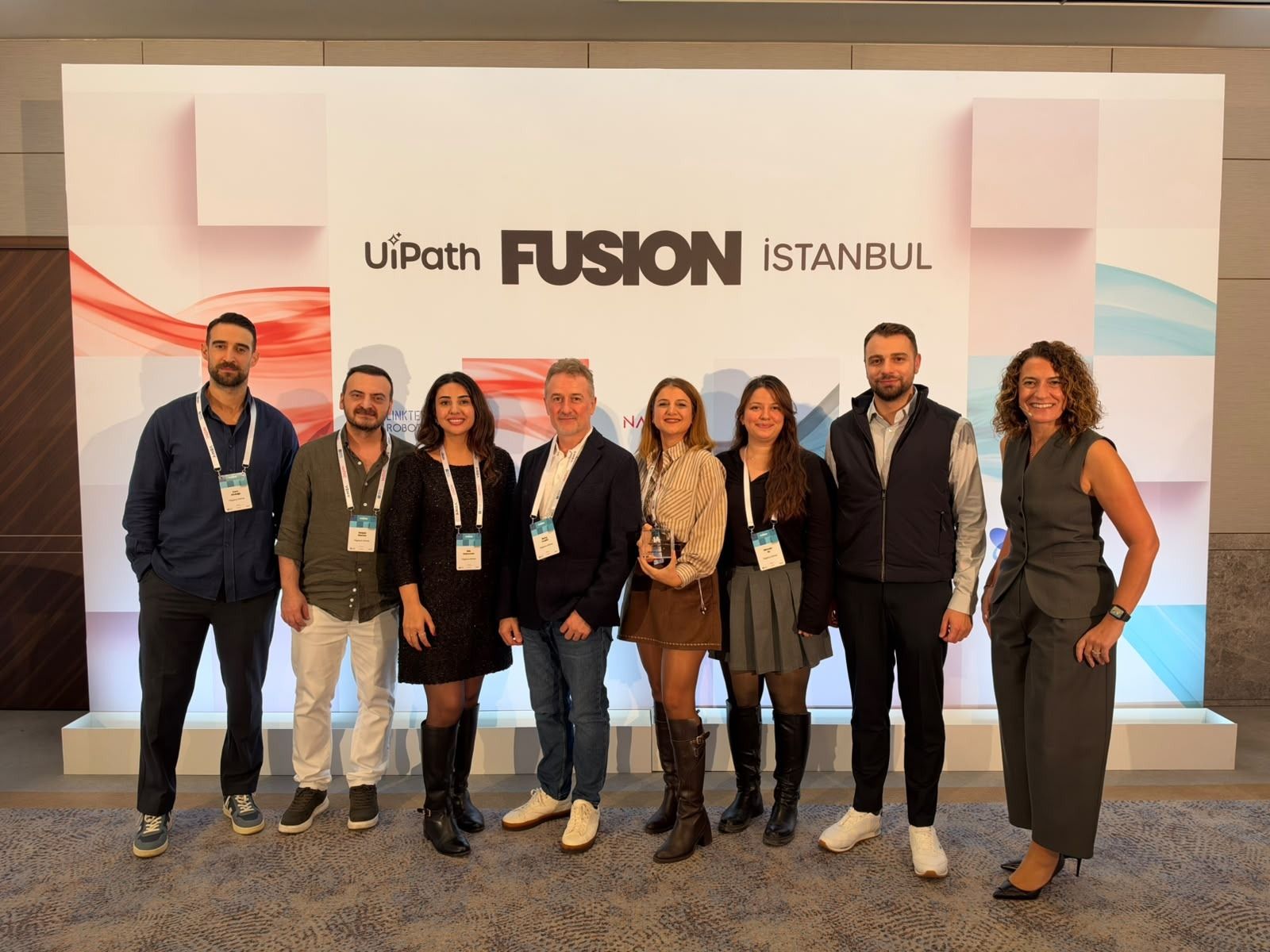 Pegasus Yapay Zekâda İlk 10'a Girdi: Ödülünü İstanbul'da Aldı 1 Havayolları Pegasus Pegasus Yapay Zekâda İlk 10'a Girdi: Ödülünü İstanbul'da AldıPegasus, UiPath Fusion 2026 İstanbul etkinliğinde yapay zekâ projelerini tanıttı. AI Breakthrough Awards'ta ilk 10'a girerek kazandığı ödülü teslim aldı.