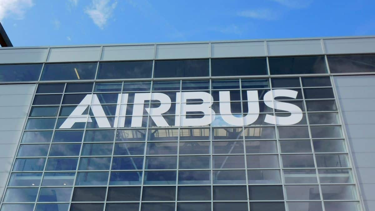 1_Airbus-Building-Logo