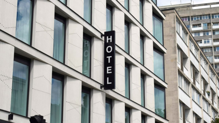 Viyana otelleri konaklama vergisi artışının durmasını istiyor 3 Askeri Havacılık Hürkuş 1_Hotel-Mauer-Schrift